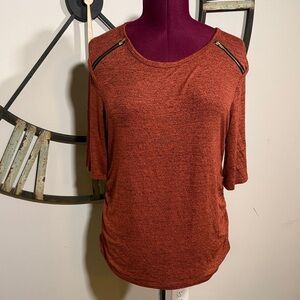 Uetra Teeze Rust Short Sleeve Top with Zipper Accents